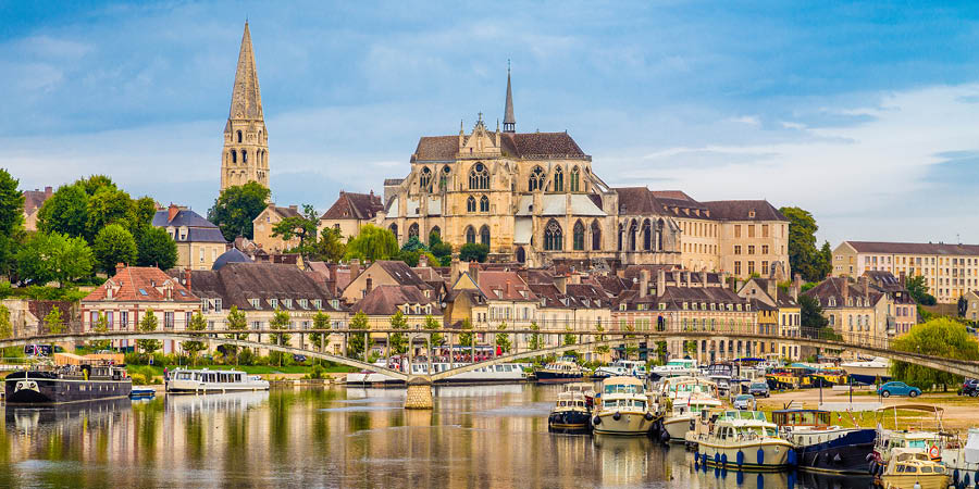 Sailing along the Yonne River